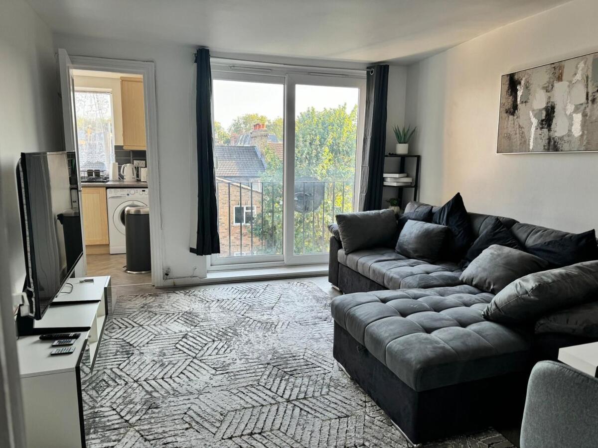 Apartment Hidden Modern Gem Zone 1!
