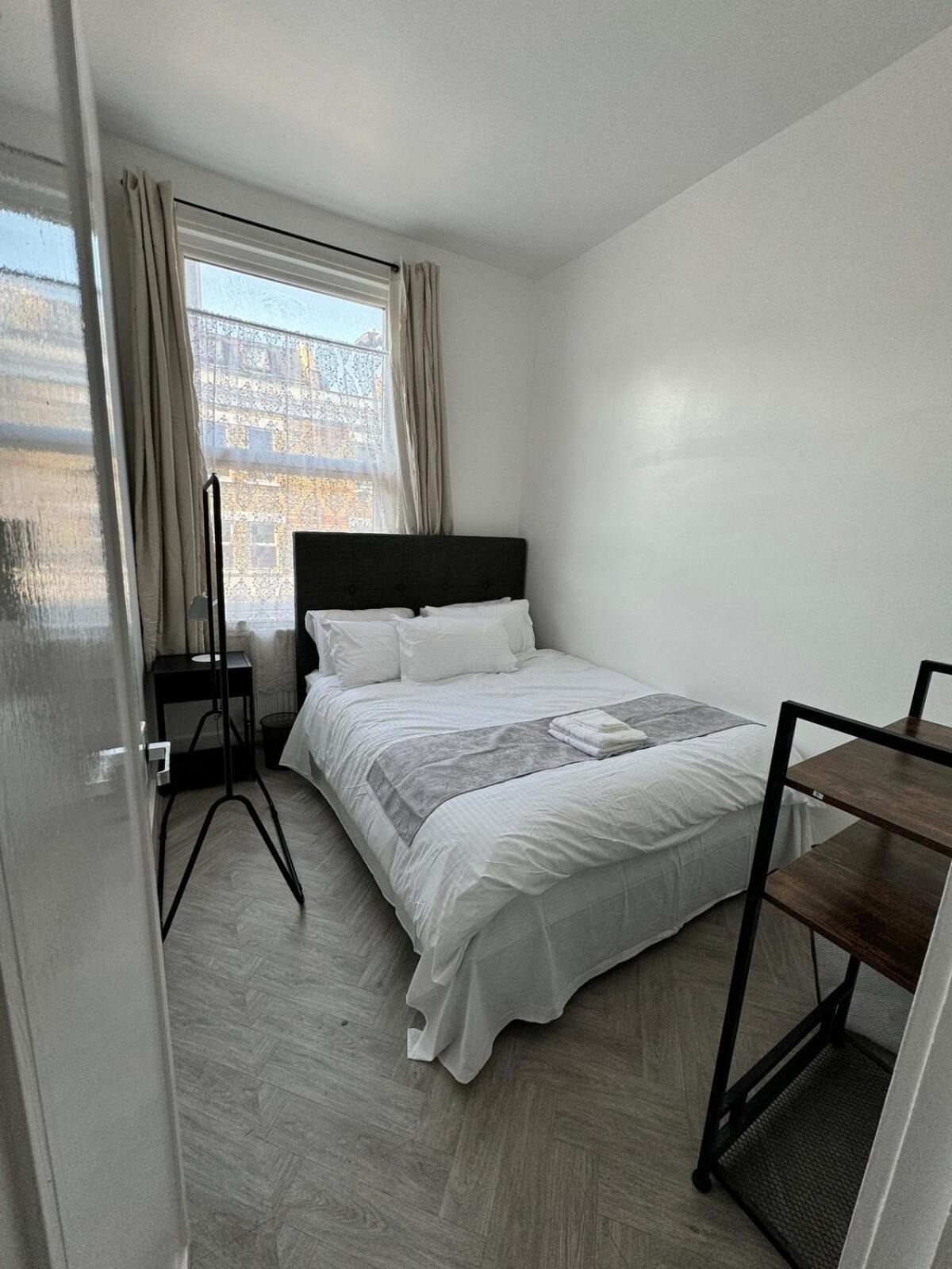 Apartment Hidden Modern Gem Zone 1! *
